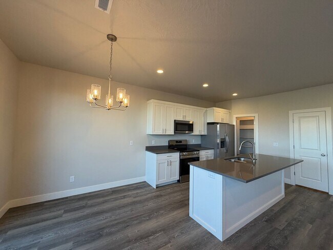 Building Photo - BRAND NEW TOWNHOME FOR RENT!