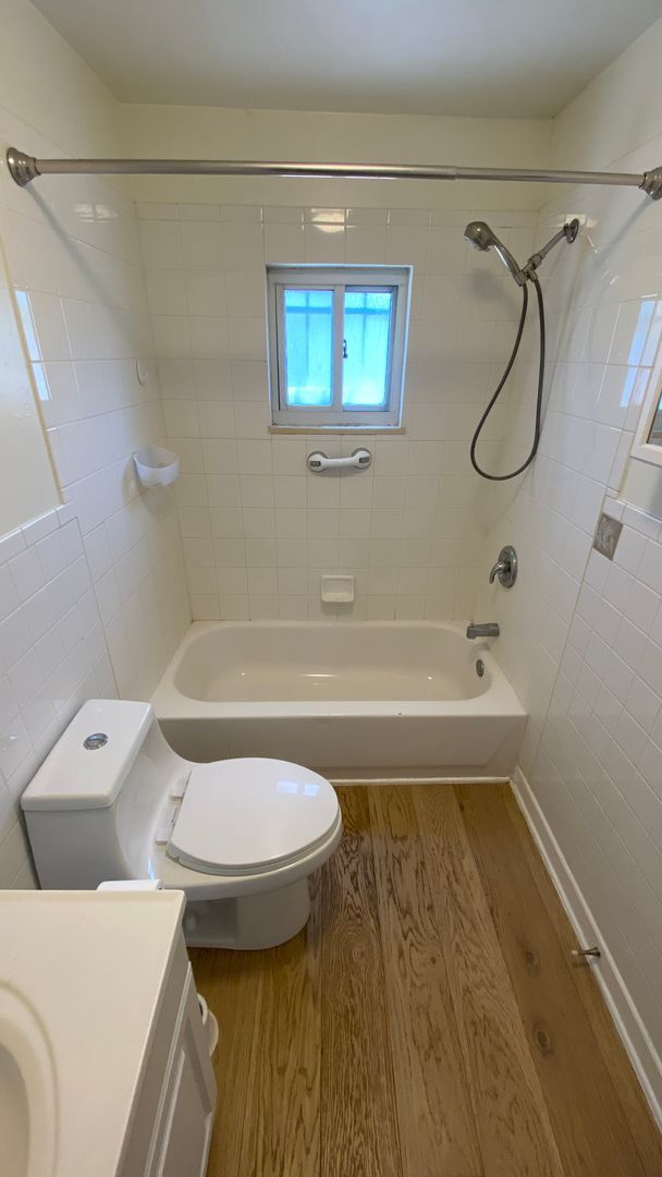 Building Photo - Recently Renovated 2 Bed 1.5 Bath Single F...