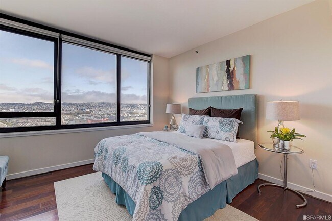 Building Photo - 2 BD 1.5BA Condo with Views! Location! Pen...