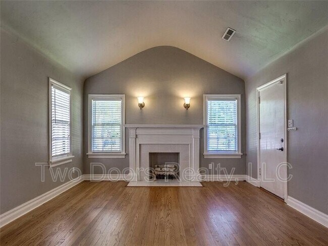 Building Photo - 2304 NW 28th St