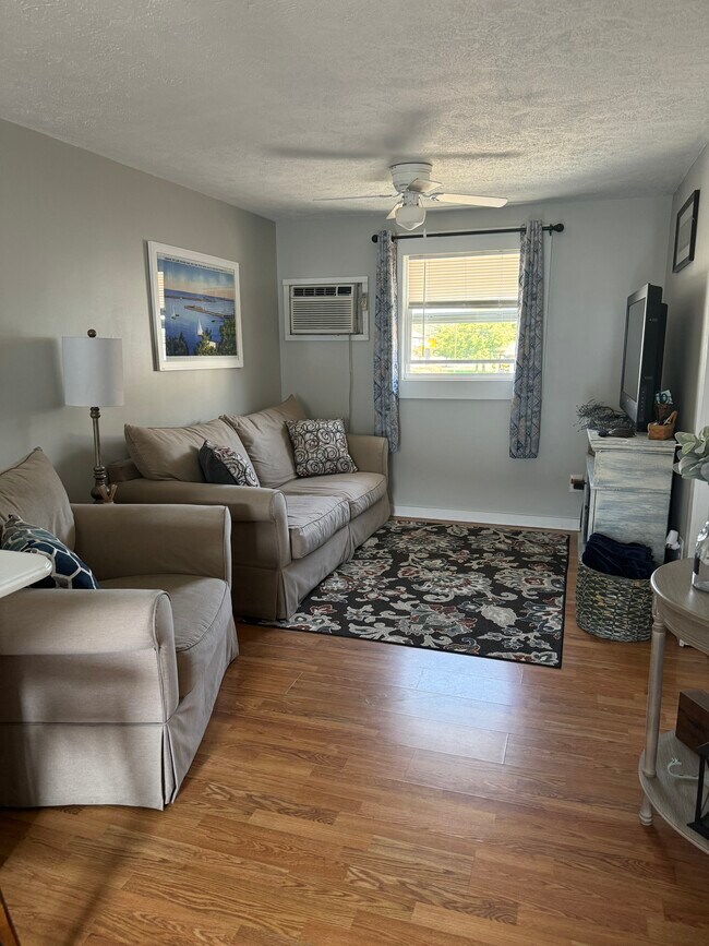 Primary Photo - 202 W 4th St