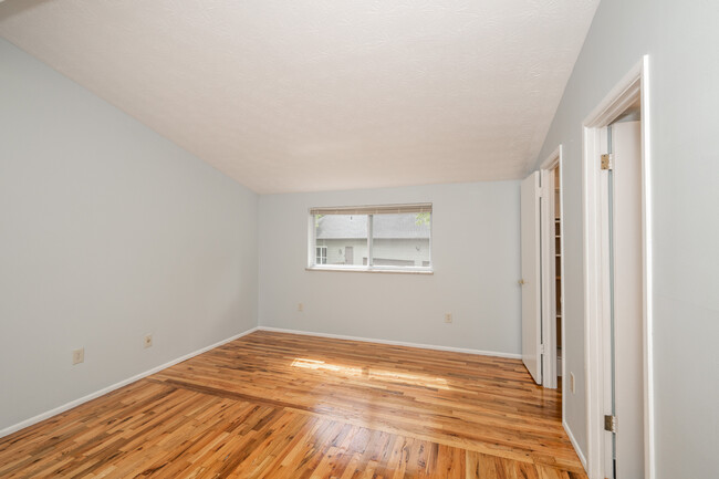 Master bathroom - 7752 Montgomery Rd