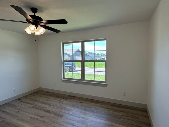 Building Photo - Now Accepting Applications – 4 BED 3 BATH | Summit Pass Subdivision | Waynesville School District