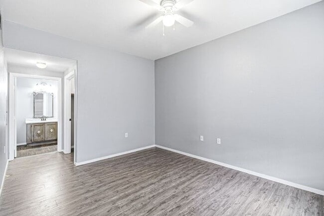 Building Photo - Charming First-Floor 2-Bedroom Condo