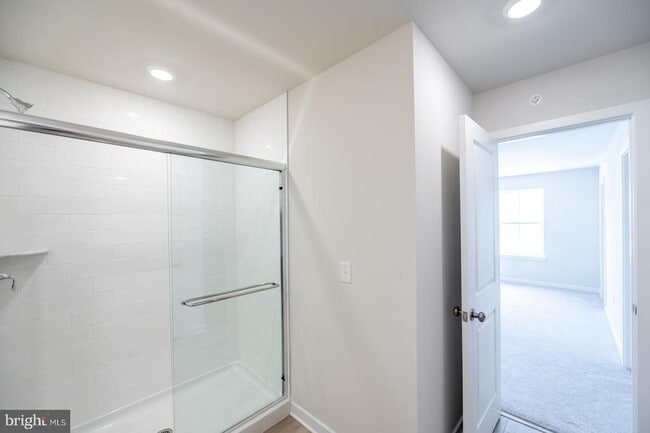 Building Photo - 715 Platinum Dr