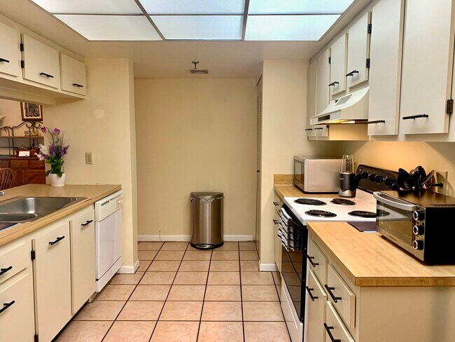 Building Photo - 955 Egret Cir