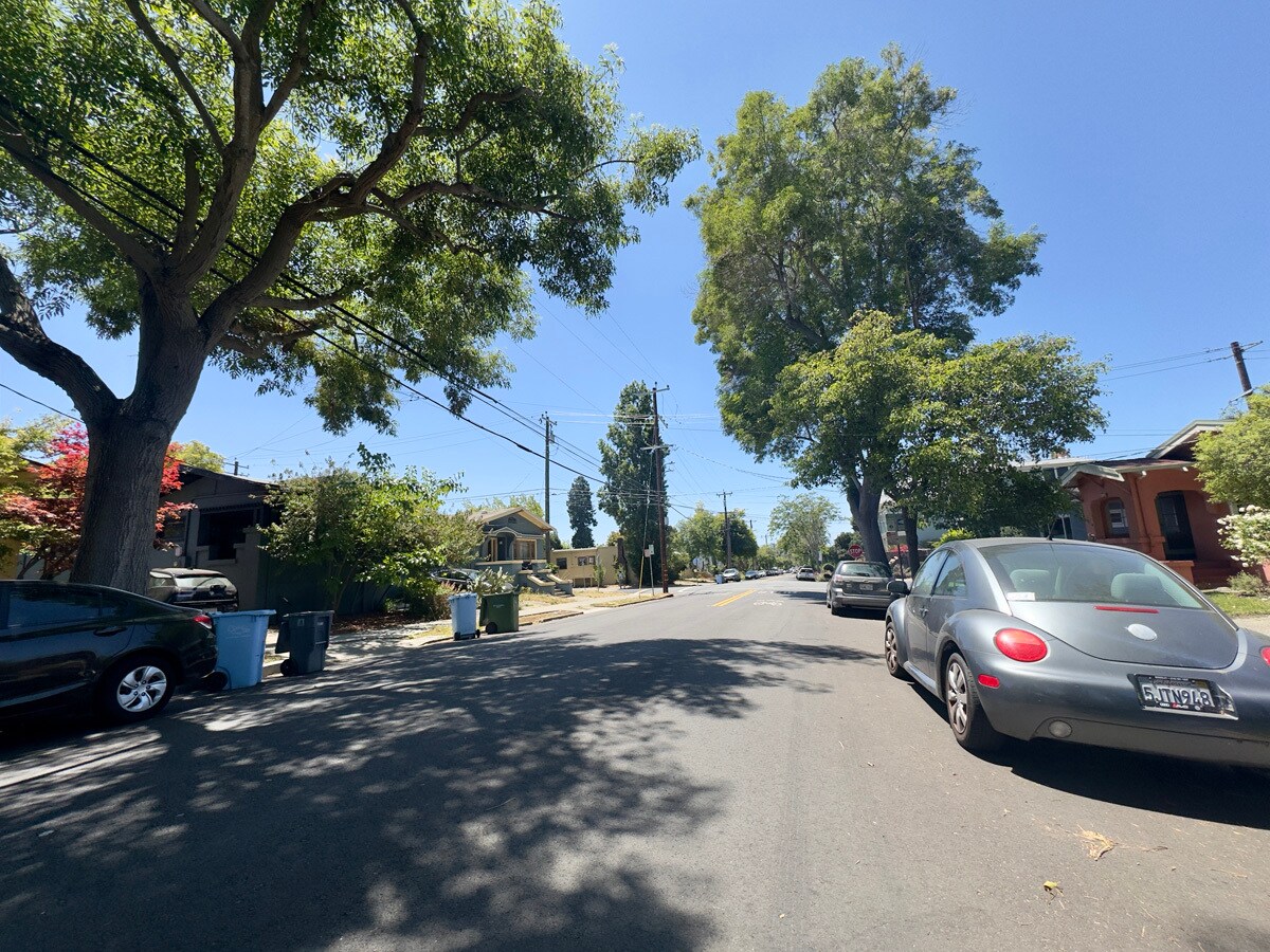 Building Photo - 2309 Derby St