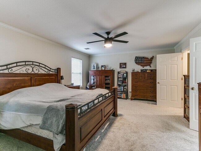 Building Photo - This stunning 4-bedroom, 3.5-bathroom home...
