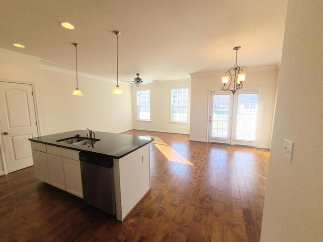 Building Photo - 1136 Winsford Ln