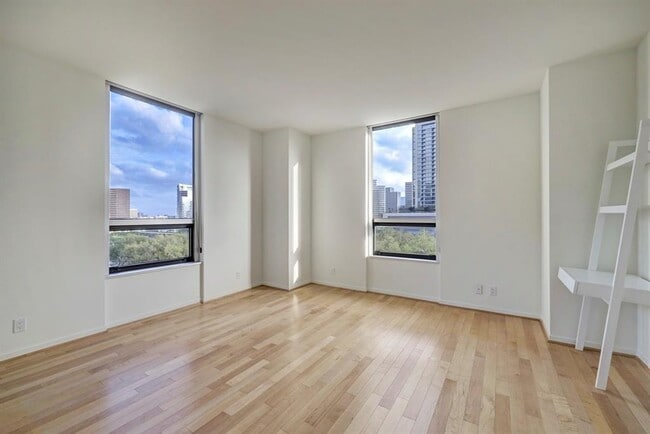 Building Photo - 5110 San Felipe St