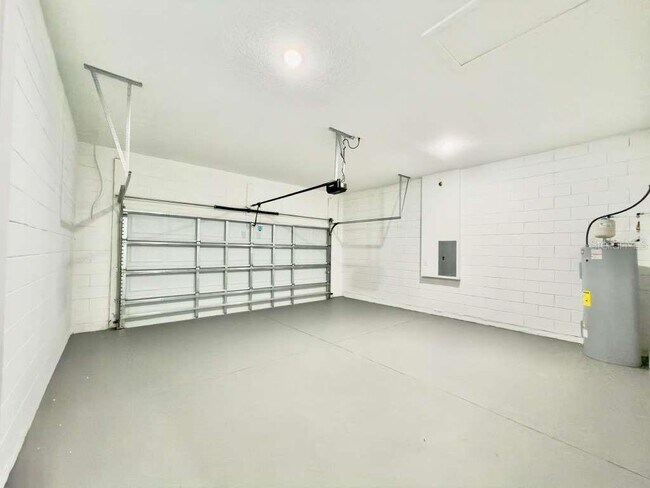 Building Photo - 15775 SW 59th Avenue Rd