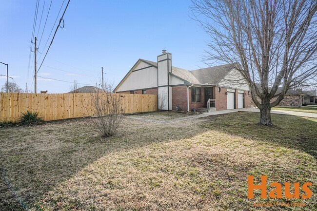 Building Photo - 1839 SE 43rd Terrace