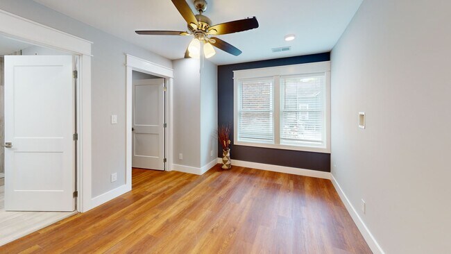 Building Photo - FA1315 18BR TRIPLEX (6/6/6)