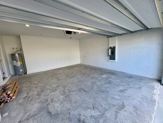 Building Photo - Be the First to Live Here | Stunning New Construction Home in Hidden Ridge