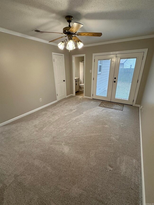 Building Photo - 9 Oak Forest Dr