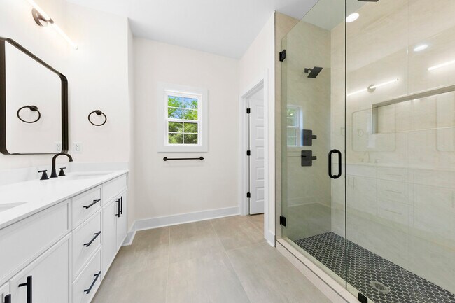 Building Photo - 3420 Tappan Pl