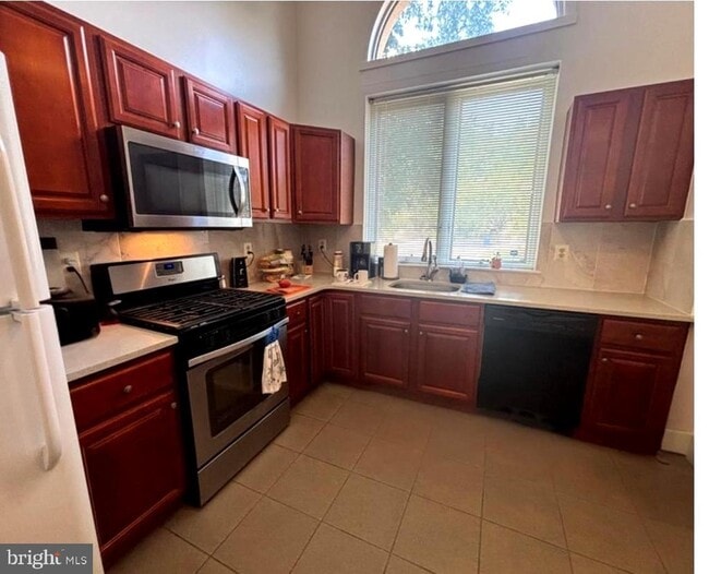 Building Photo - 514 Sayre Dr