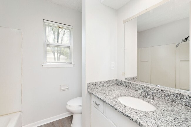 Building Photo - Roomy Belton Duplex Near Downtown with Basement Space