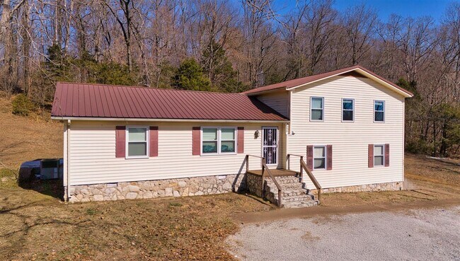 Building Photo - 2426 Lewisburg Rd