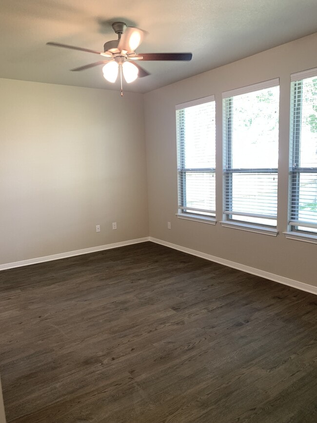 Building Photo - 608 Ripplewood Dr