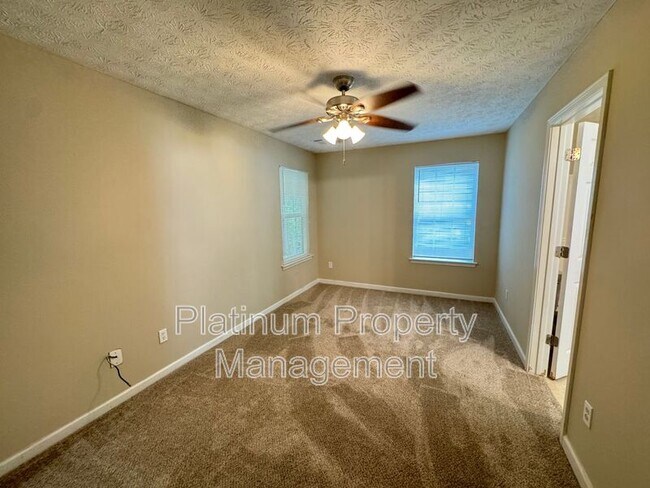 Building Photo - 525 Dot Dr