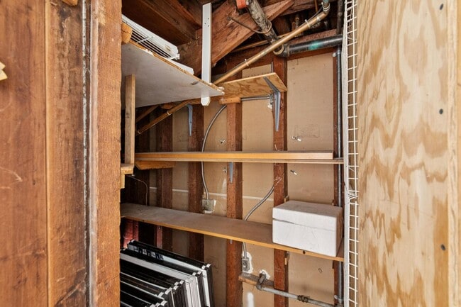 Building Photo - Pacific Heights: Updated Condo w/ Enchanti...