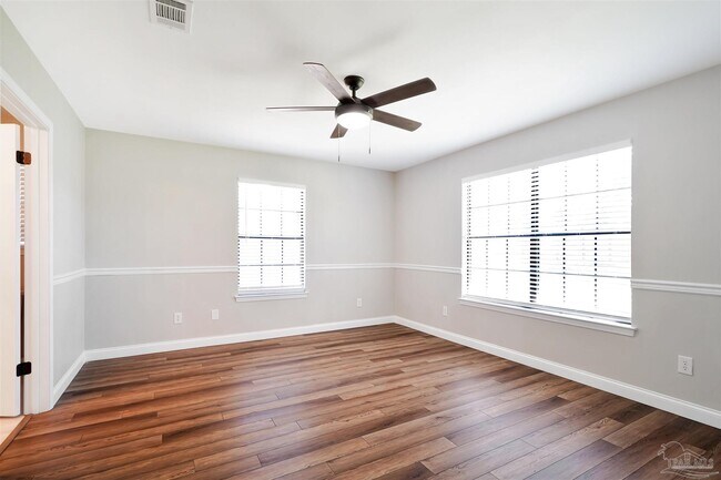 Building Photo - 323 Twisted Oak Dr