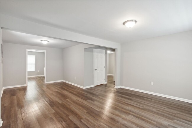 Building Photo - 3BR/2BA Downtown House Walking Distance to...