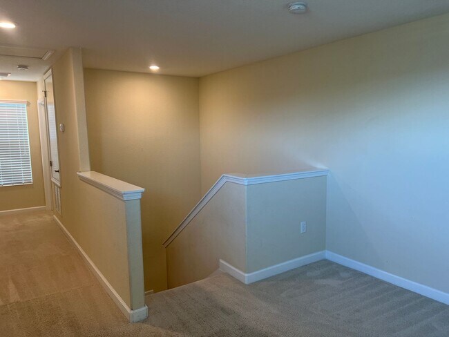 Building Photo - Beautiful 4/3.5 home located in Independence Signature Lakes Community of Winter Garden!
