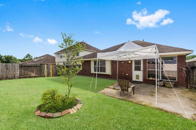 Building Photo - 30218 Deleon Fields Dr
