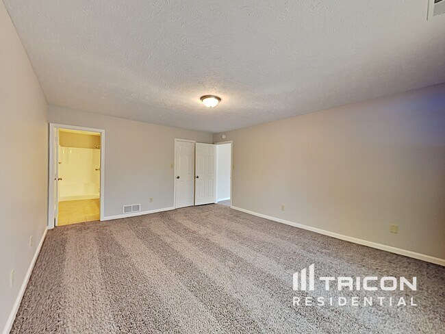Building Photo - 5724 Blackstone Ave