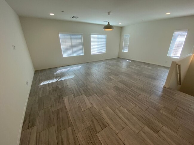 Building Photo - Beautiful 4 bed/3 home located in Henderson.