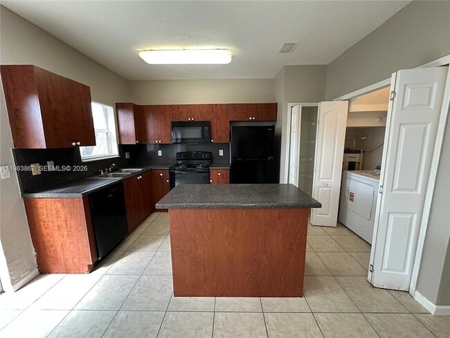 Building Photo - 1536 SE 31st Ct