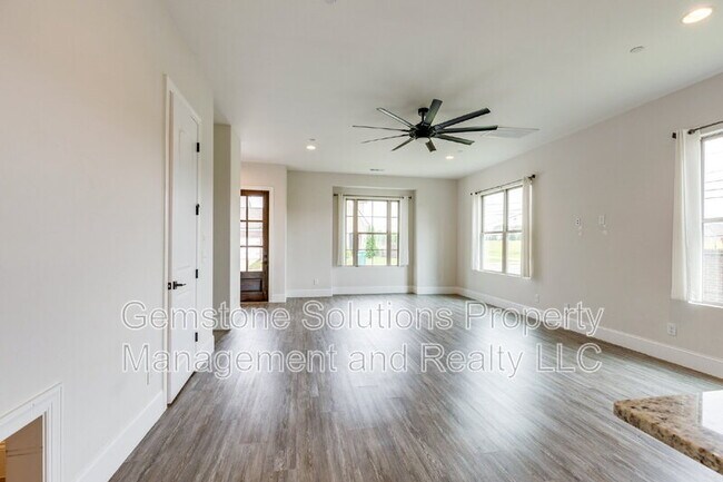 Building Photo - 101 Bellagio Villas Dr