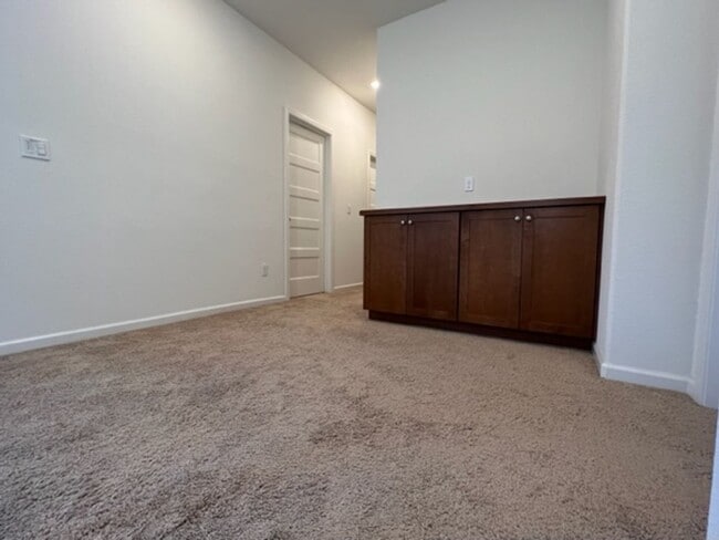 Building Photo - 616 Pipa Ln