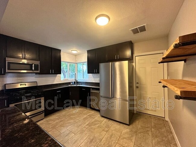 Building Photo - 1802 E Hubbell St