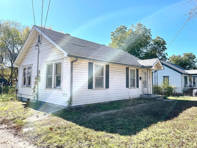 Building Photo - 714 6th Ave NW