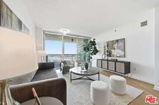 Building Photo - 13650 Marina Pointe Dr