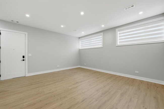 Building Photo - 2355 W Flournoy St