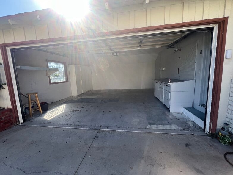 Building Photo - 10063 Faywood St