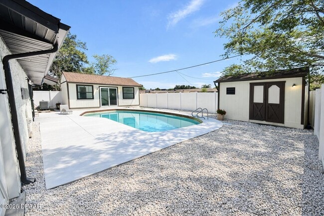 Building Photo - 929 Derbyshire Rd