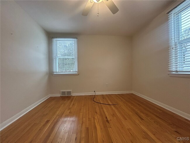 Building Photo - 3 Wills Dr