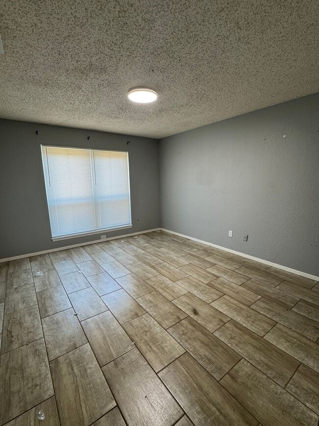 Building Photo - Southside-Duplex-Includes Water & Trash