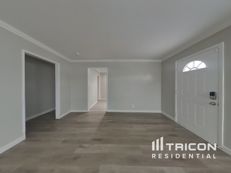 Building Photo - 121 Hodges St