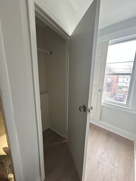 Building Photo - 243 Smith St