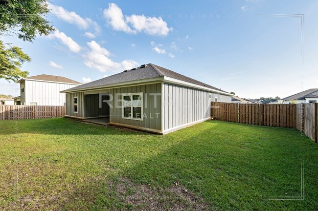 Building Photo - Charming Gold Fortified Home in Live Oak Estates – Near Downtown Fairhope!