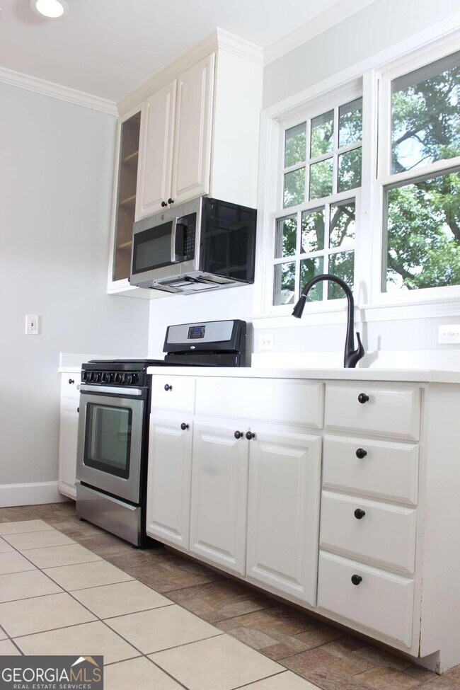 Building Photo - 1124 Center St NW