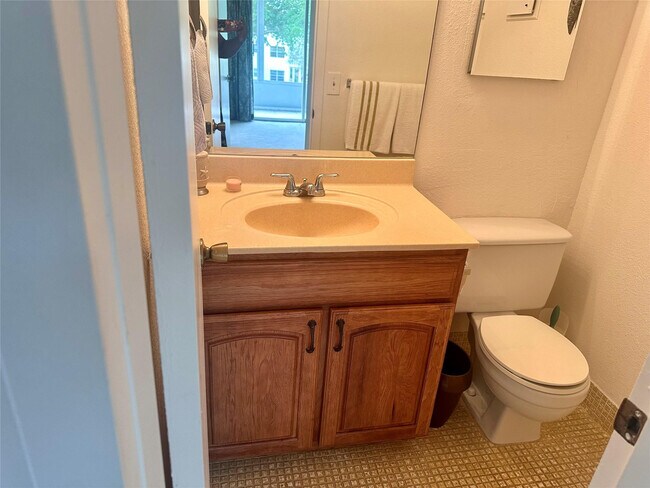 Building Photo - 200 Mansfield F