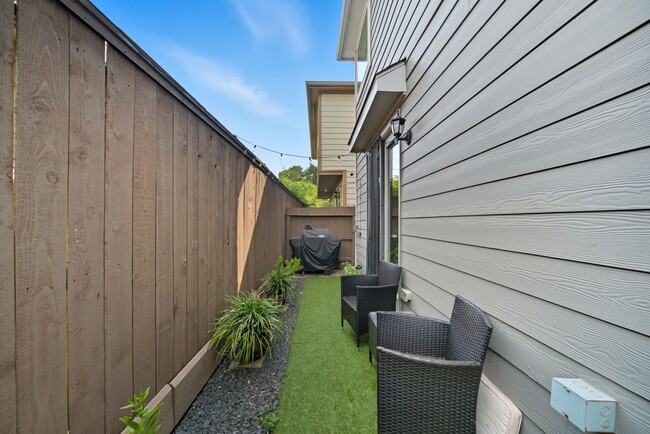 Building Photo - 8624 Cedar Plains Ln