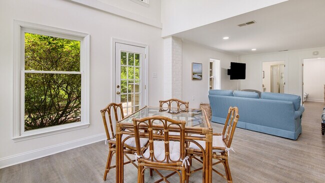 Building Photo - 546 Collins Meadow Dr